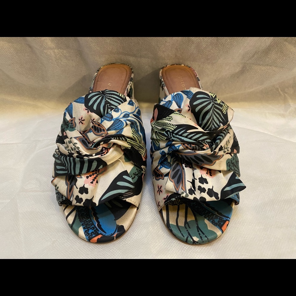 Halogen “Bow Tie” Shoe